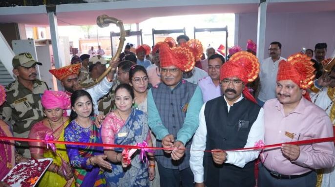 वाशी सिडको एक्झिबिशन सेंटरमध्ये भरलेले ‘महालक्ष्मी सरस’ प्रदर्शन – महिला बचत गटांच्या उत्पादनांचा भव्य मेळा