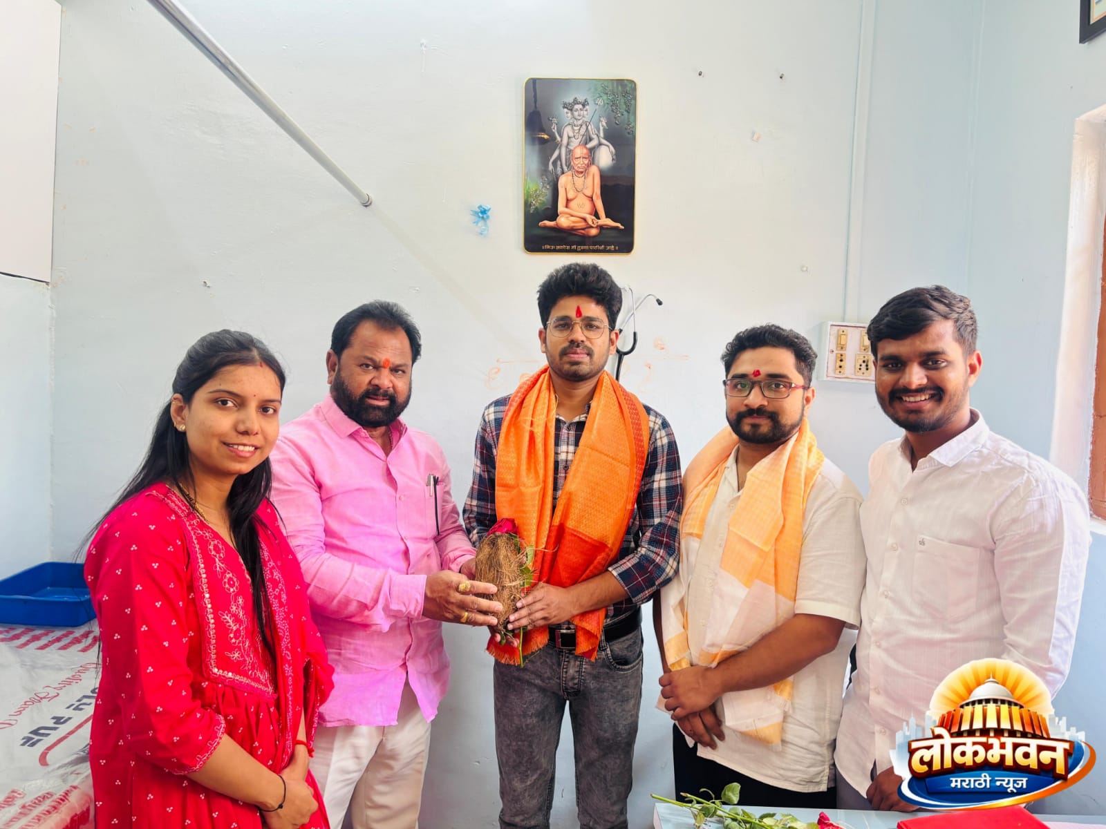 साकत येथे जागतिक महिला दिनानिमित्त आयोजित मोफत सर्व रोग निदान शिबिरात नागरिकांची तपासणी