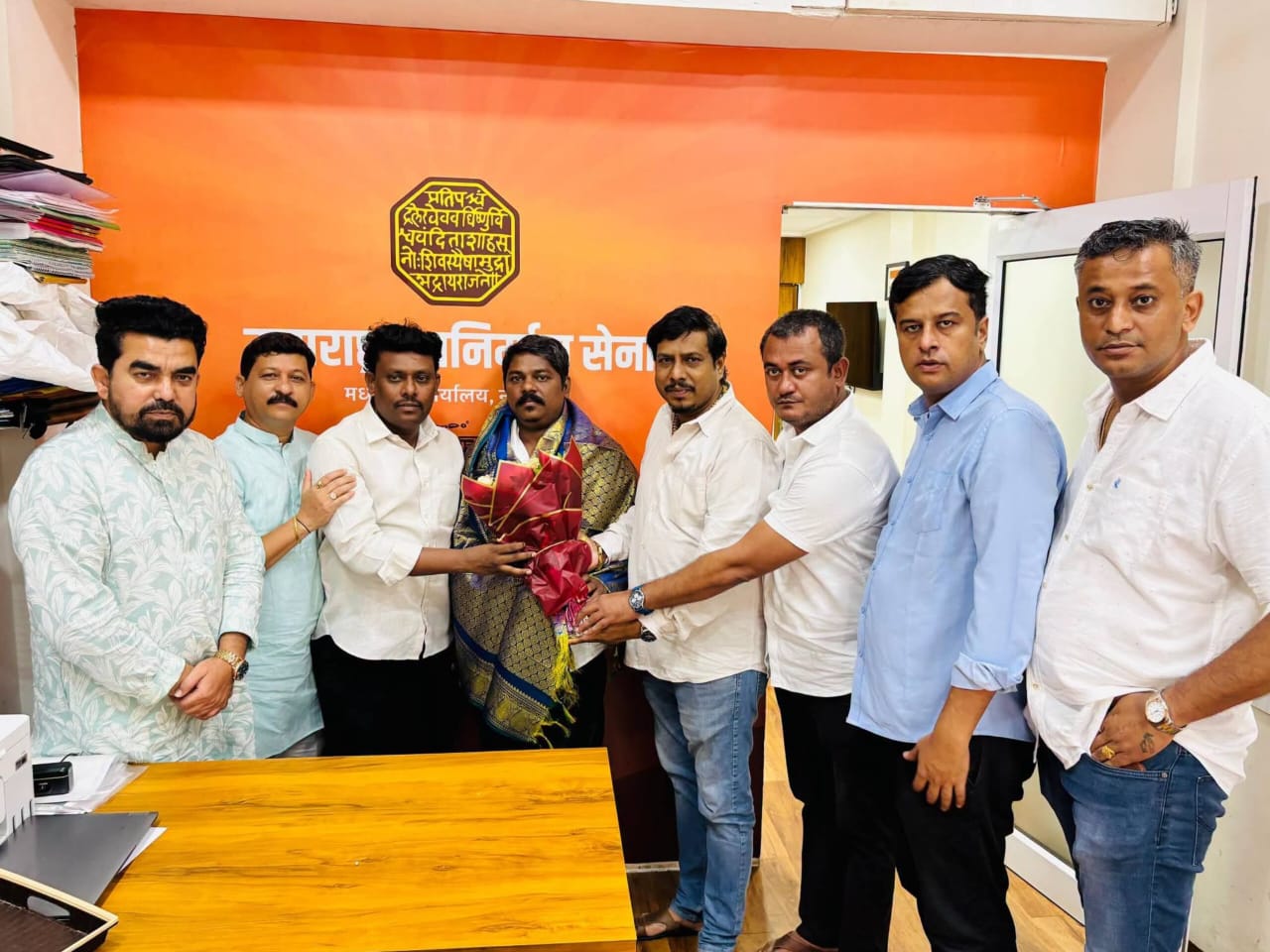 नवी मुंबई मनसेकडून नेरुळ विद्युत दुर्घटनेतील ‘देवदूत’ प्रवीण महाले यांचा सन्मान